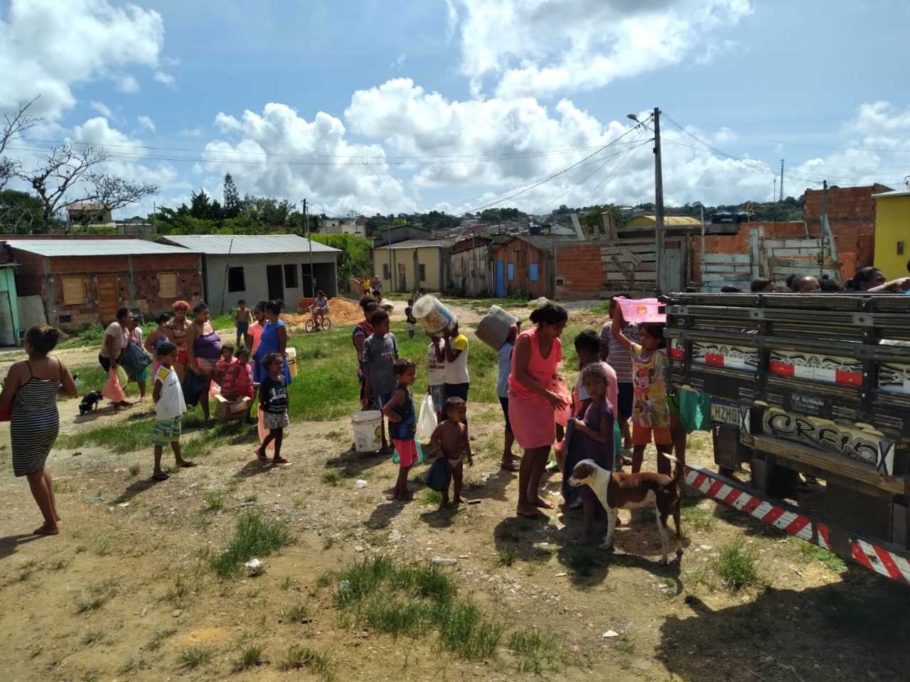 Camacã: Secretaria de Agricultura anuncia a chegada de água para 2 Assentamentos e faz entrega de alimentos para famílias